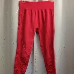 Seamless Dark Pink Leggings with cutout details in the legs